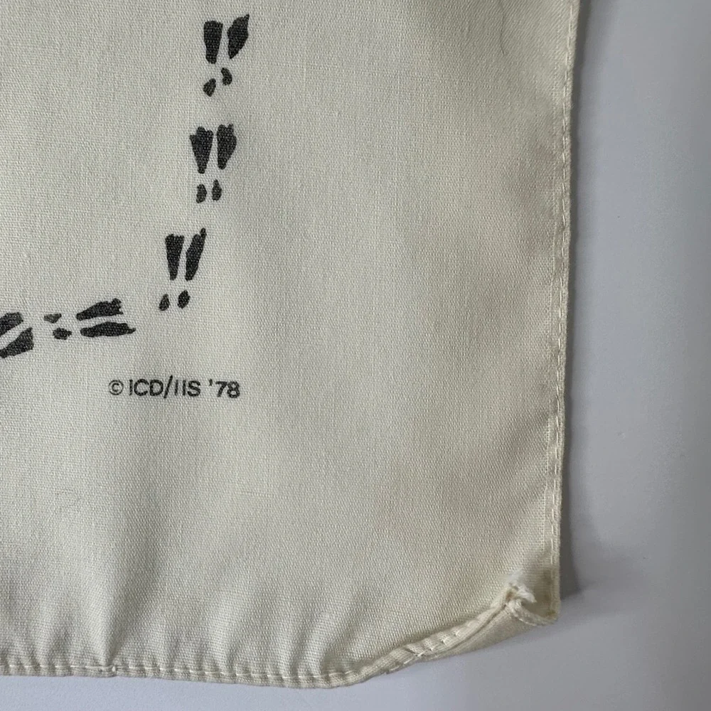 Vtg 1978 Snowshoe Mountain Ski Resort Bandana Scarf Cream Make Tracks Graphic